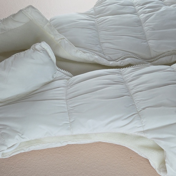 Old NAVY WOMANS Large PUFFER VEST.NYLON Polyester SEA Salt WHITE EUC - Picture 4 of 16